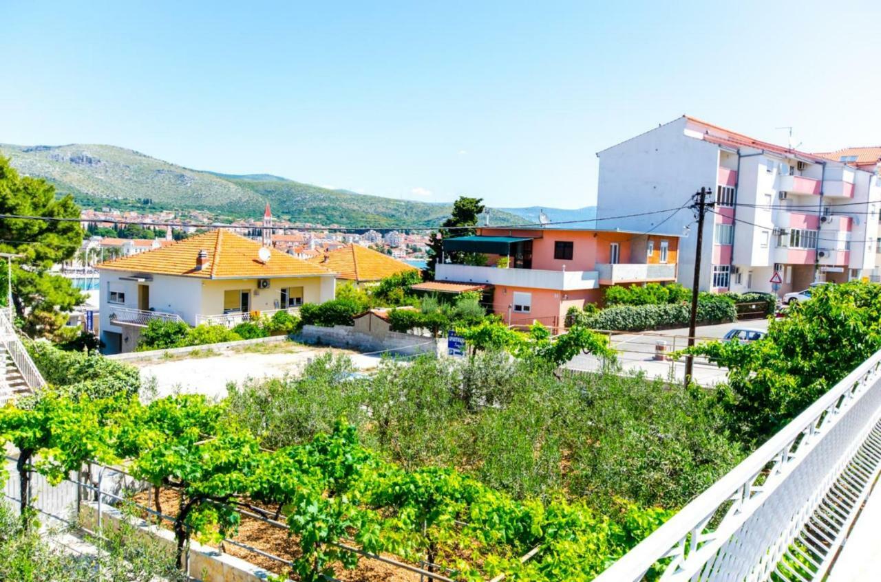 Apartments Ivana Trogir Exteriör bild